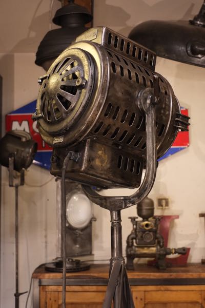 Enorme projecteur de cinema ancien 